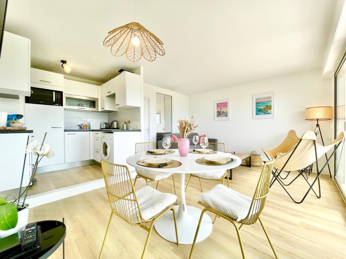 Apartment Le Clos Des Mouettes: Beachfront Haven With Wi-fi And Private Parking Clohars-Carnoet